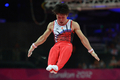 ロンドン五輪は28日、ノース・グリニッジ・アリーナ（North Greenwich Arena）で体操の男子予選が行われ、日本はミスを連発しながらも全体5位で団体決勝に進出した。

鉄棒の演技に臨む内村航平（Kohei Uchimura、2012年7月28日撮影）。(c)AFP/BEN STANSALL