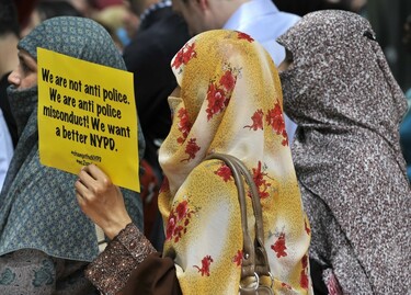 ヒジャブを強制的に脱がす、米NY市 イスラム教徒3人に1900万円支払いへ