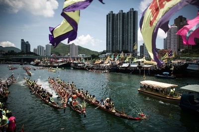香港で伝統ドラゴンボート・レース