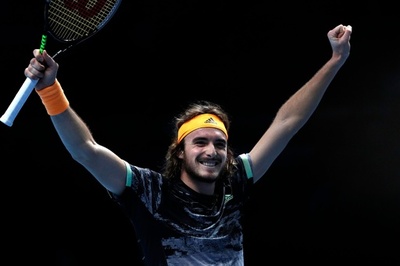 チチパスがATPファイナルズ4強入り、ズベレフに圧勝「すべて完璧」