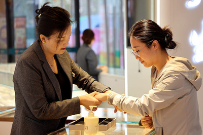 金価格が暴落 中国で1260万円で1キロを底値買いする人も