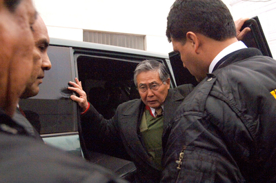 フジモリ裁判証人の元将軍、逮捕