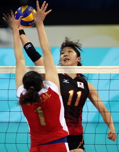 日本女子 中国に完敗も決勝トーナメントへ