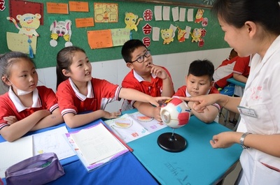 中国で「子どもの近視が治る」製品が続々 医師らは「根拠ない」と断言