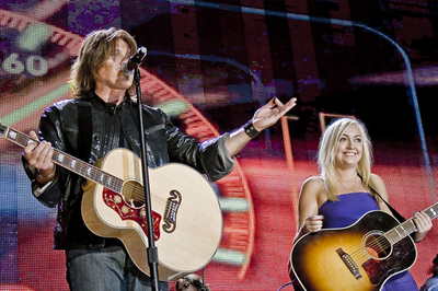 「2008 CMA Music Festival」ビリー・レイ・サイラスらがパフォーマンスを披露