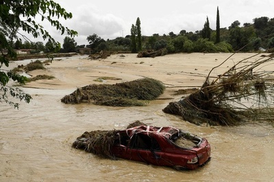 スペインで豪雨 3人死亡、3人不明