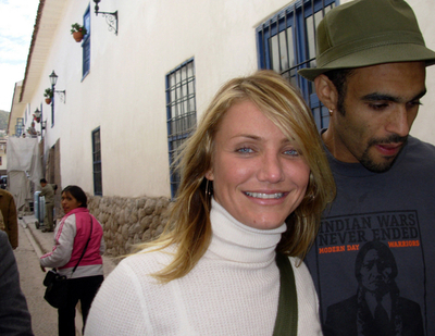 キャメロン・ディアス アンデスの都市クスコを訪れる