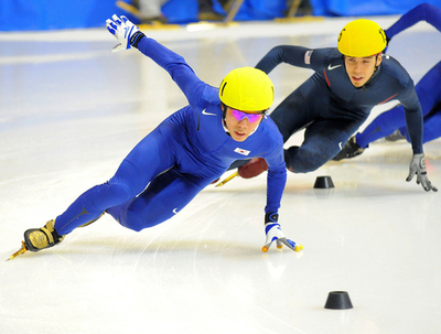 イ・ホスク ショートトラック世界選手権2008・男子1000メートルで優勝