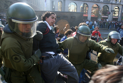 首都で教育改革求めるデモ、過去30年間で最大規模 - チリ