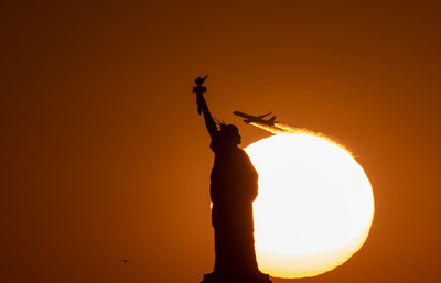 米、国民に海外渡航中止と帰国勧告 新型コロナ流行で