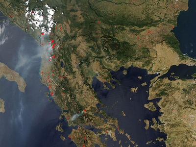 ギリシャの山火事、火勢衰えず　各国から支援部隊が到着