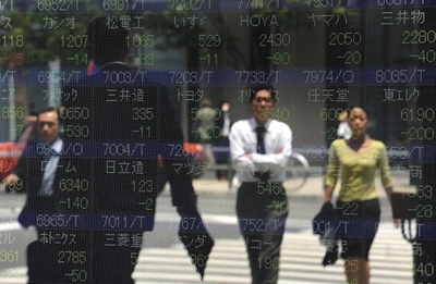 戦後最長の景気拡大は終了、8月の経済報告