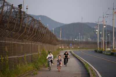 党本部建物や別荘、墓地…非武装地帯周辺に残る朝鮮戦争の遺物