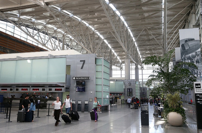 米、ビザ無し渡航の審査強化へ パリ同時テロ受け