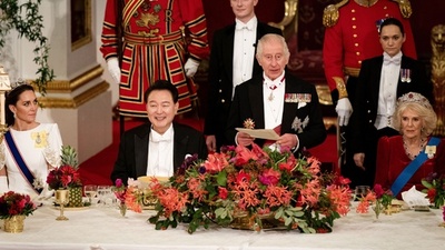 動画:韓国大統領、英国を国賓訪問 晩さん会にはブラックピンクも