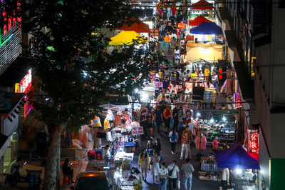 夜店から漂う美味しい匂い、問われる正しい露店の出し方 中国