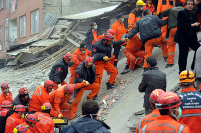 トルコ地震、発生91時間後に男性救出 死者523人に