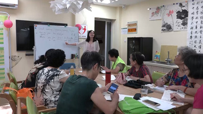 2022年アジア大会目指し、英語に挑戦する高齢者たち 杭州