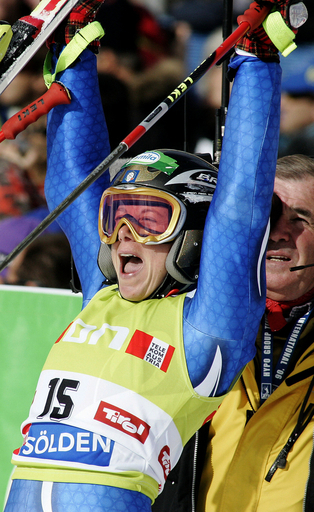 カルボン W杯女子大回転第1戦を制す