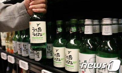 韓国で熾烈化する焼酎「低度数競争」…ロッテ七星「チョウムチョロム」0.5度下げる