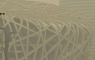 「鳥の巣」もかすむ、深刻な北京の大気汚染