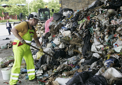 トラック46台分ナポリのごみ、ドイツで焼却へ