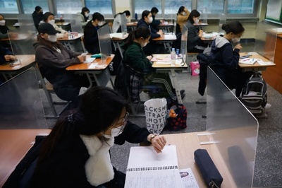 韓国大学入試、コロナ対策は万全 感染者は医療施設で受験