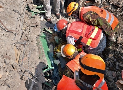 ケニア首都のビル崩壊から6日、4人を救出 死者は33人に