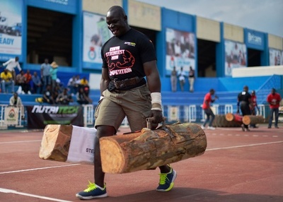 最強の男ついに決定!? 丸太やタイヤで力比べ ケニア