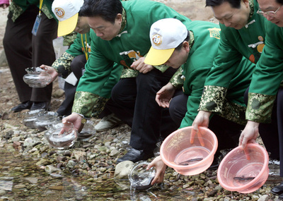 チュウゴクオオサンショウウオ、生息数急減 食用乱獲が原因か 研究