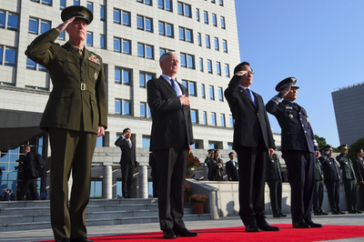 支持率過去最低の韓国大統領、内閣改造を発表 国防相ら5人交代