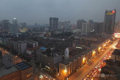 マラソン大会で勝手に詰め放題 中国で奇行