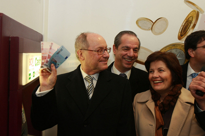 地中海のマルタとキプロスで欧州単一通貨ユーロの流通開始