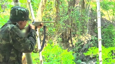 動画:軍政倒すのは「銃弾」 ジャングルで反体制派が軍事訓練 ミャンマー