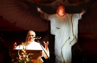 黒い聖母の修道院で｢悪魔ばらい会議｣開催、ポーランド