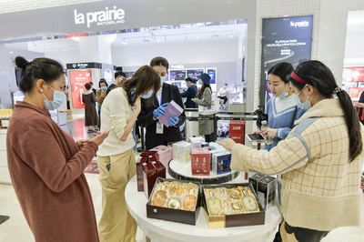 中国で「自分を喜ばせる消費」が好調 主力は若い女性