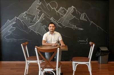 自由の代償に失った家族…トルコに逃れたウイグル人たち