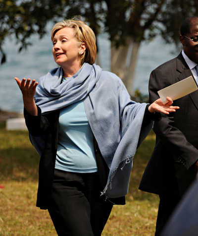 クリントン長官のコンゴ訪問顛末記、「魔法のつえなどない」