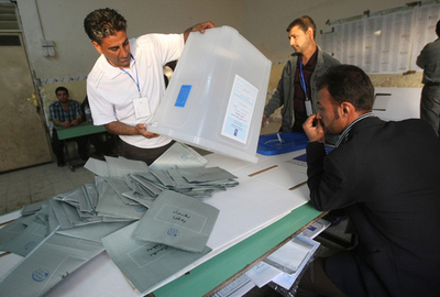 イラク連邦議会選、投票日に攻撃相次ぎ38人が死亡