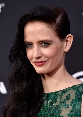 エヴァ・グリーン、出演映画のプレミアで着用したのは・・・ エヴァ・グリーン、出演映画のプレミアで着用したのは・・・