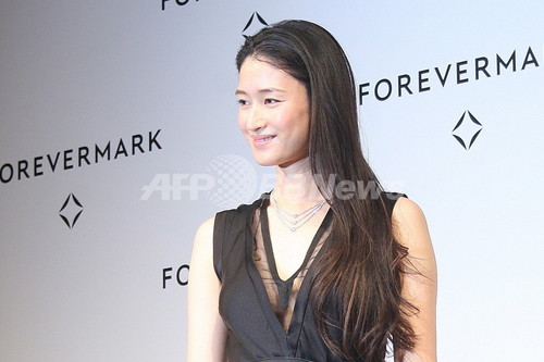 10年フォーエバーマーク賞 女優の小雪が受賞 写真15枚 ファッション ニュースならmode Press Powered By Afpbb News