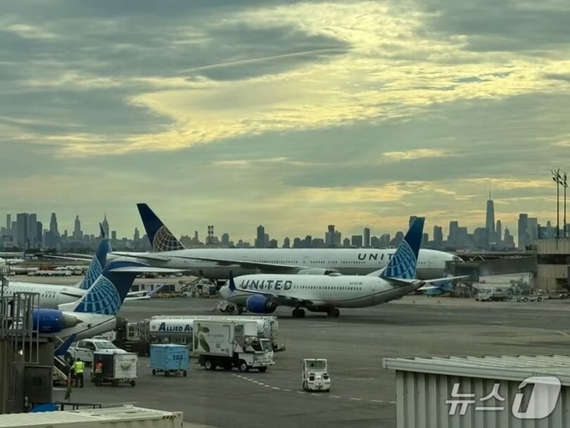 ニューアーク空港の向こうに広がるニューヨーク・マンハッタンの高層ビル群(c)news1