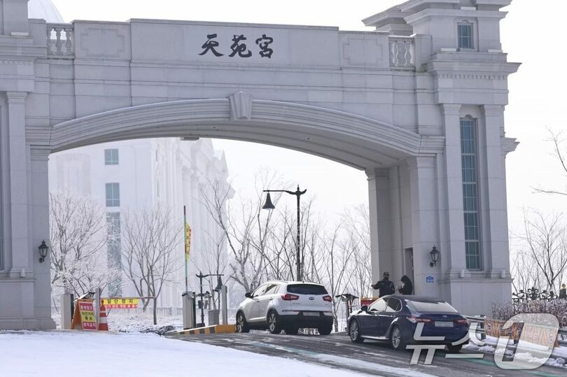 京畿道加平郡にある教団本部「天正宮」の出入り口(c)news1