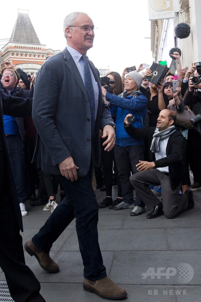 リーグ制覇のレスターがランチ祝勝会、岡崎やラニエリ監督ら参加