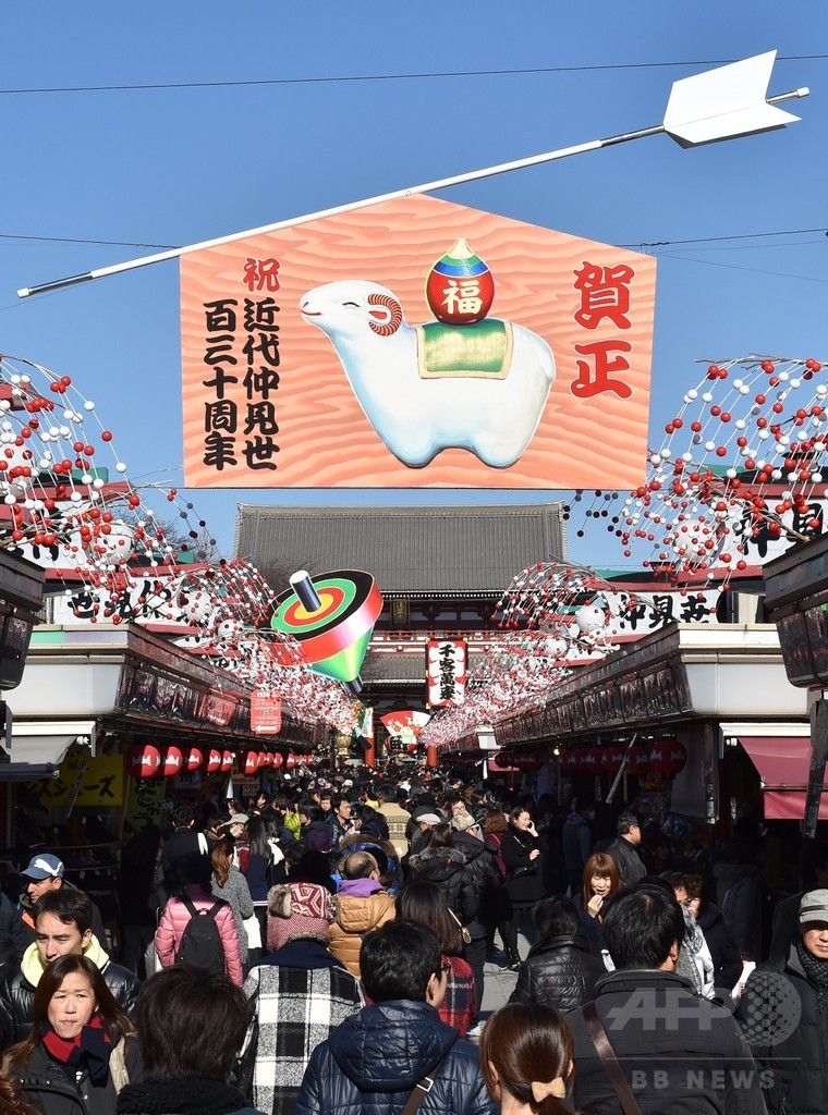 もういくつ寝ると…浅草仲見世商店街は正月ムード