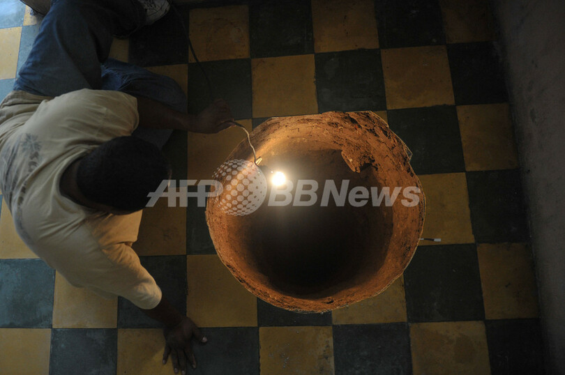 ベッド下が突然12メートル陥没、グアテマラ市