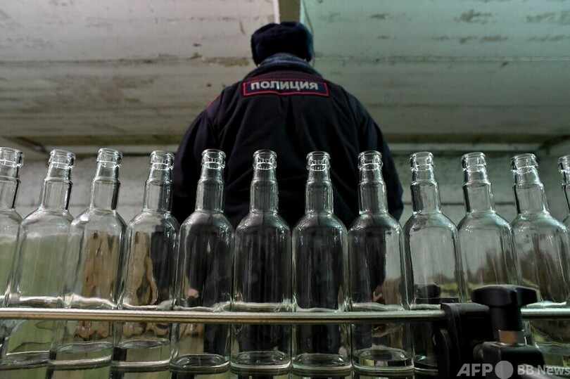 アルコール飲料で90人に中毒、29人死亡 ロシア