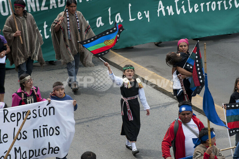 「コロンブスの新大陸発見は先住民虐殺の始まり」、チリ先住民が抗議デモ