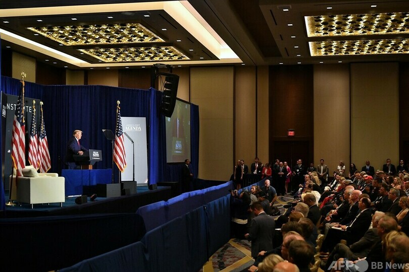 トランプ氏、24年大統領選出馬を示唆 米首都で講演