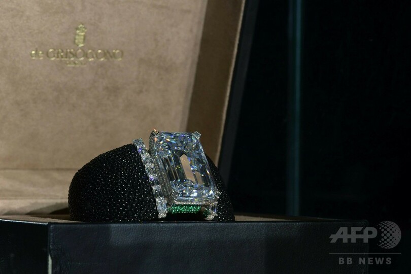 競売史上最大のダイヤ、38億円で落札 スイス